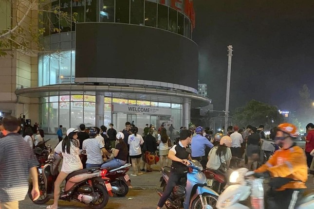 chay lon Lotte Mart anh 2