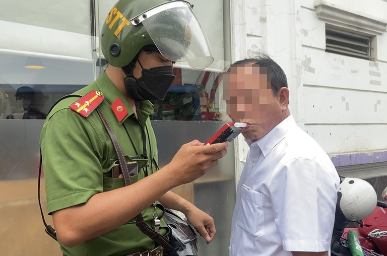 TP.HCM nghiem cam can bo, cong chuc can thiep viec xu ly nong do con hinh anh