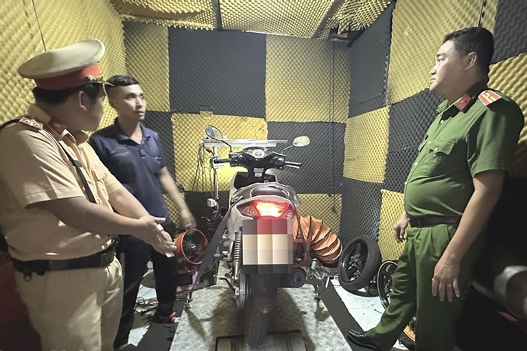 Phong cach am dac biet trong lo 'do' xe trai phep lon nhat TP Bien Hoa hinh anh