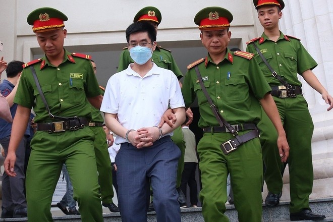 Bi cao Hoang Van Hung bat ngo nhan toi, khac phuc 18,8 ty dong hinh anh