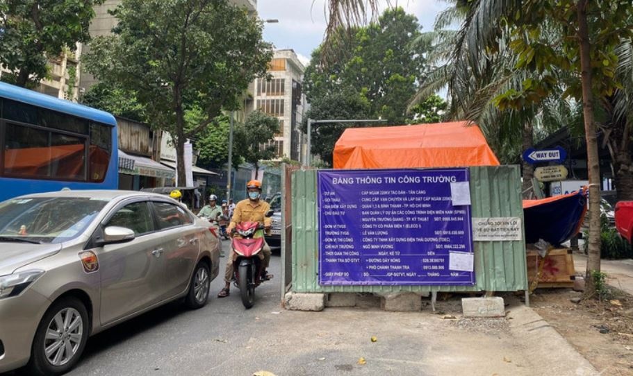 69 lo cot 'ngang' duong, cua ngo TP.HCM nguy co un tac cao dip Tet hinh anh