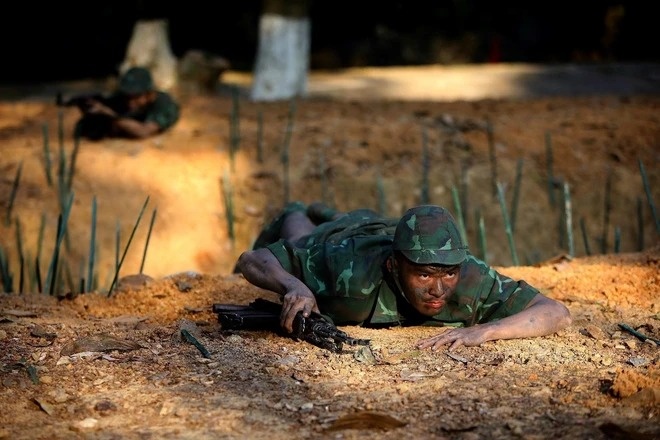 chinh sach quoc phong anh 2