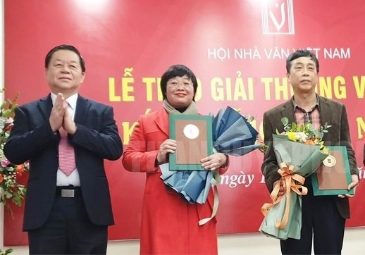 Hoi Nha van Viet Nam xet giai thuong thuong nien hinh anh