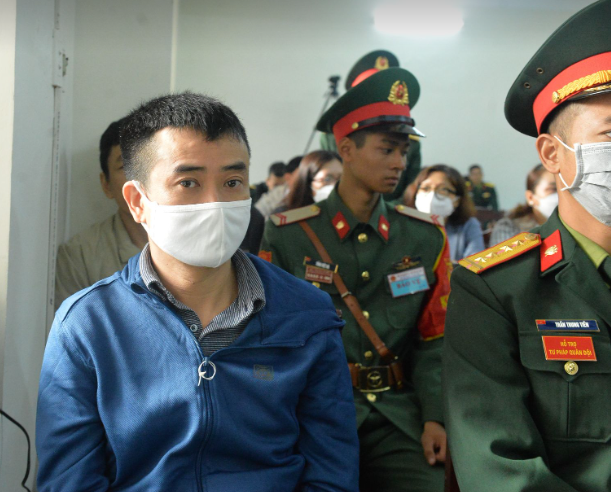 Chu tich Viet A Phan Quoc Viet khai chuyen dua tien vi tinh cam rieng hinh anh