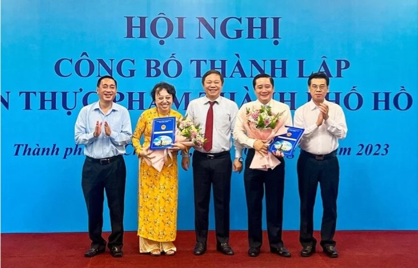 Ba Pham Khanh Phong Lan lam Giam doc So ATTP TP.HCM hinh anh