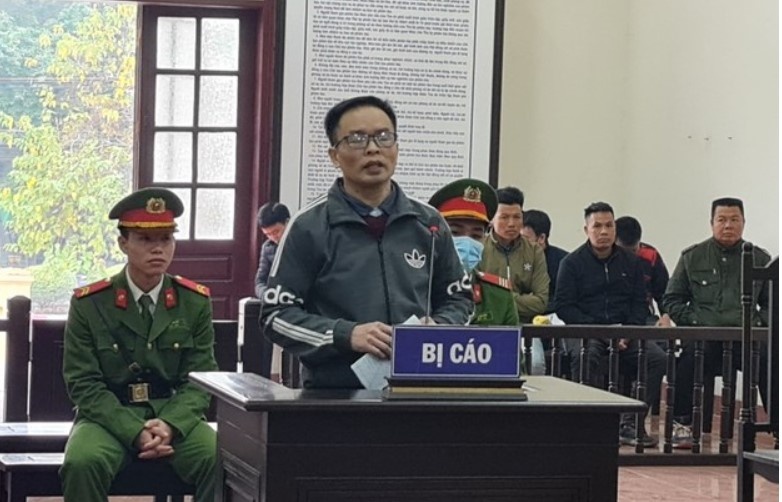 Nguyen pho hieu truong linh an 10 nam tu vi trom oto hinh anh