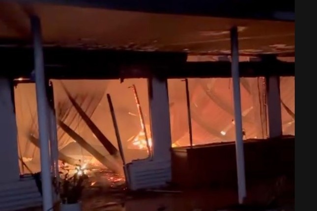 Hoi truong Thanh uy Ha Tien bi chay luc rang sang hinh anh