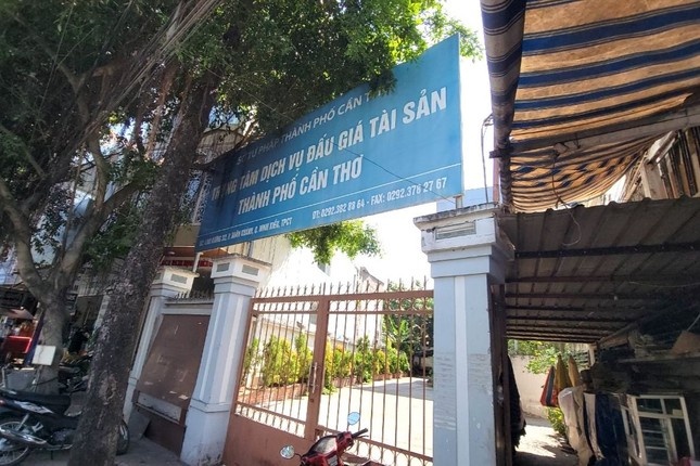 Chuyen CQDT vu sai pham tai Trung tam Dich vu dau gia tai san Can Tho hinh anh