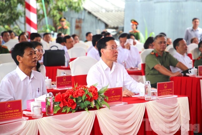 Chu tich nuoc du le ban giao 1.200 can nha cho nguoi ngheo o Soc Trang hinh anh