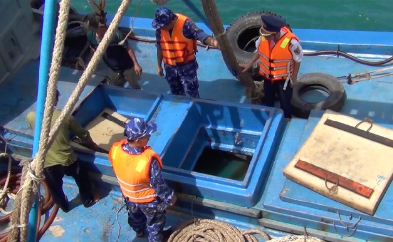 Canh sat bien phat hien tau cho 35.000 lit dau DO khong ro nguon goc hinh anh