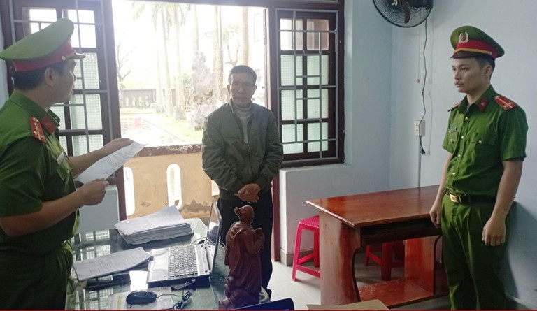 Hai giam doc o Quang Nam bi khoi to hinh anh