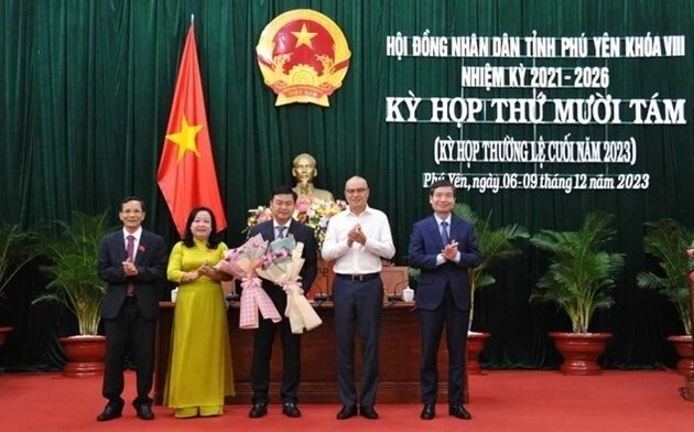 Phe chuan ket qua bau Pho Chu tich HDND tinh Cao Bang va Phu Yen hinh anh