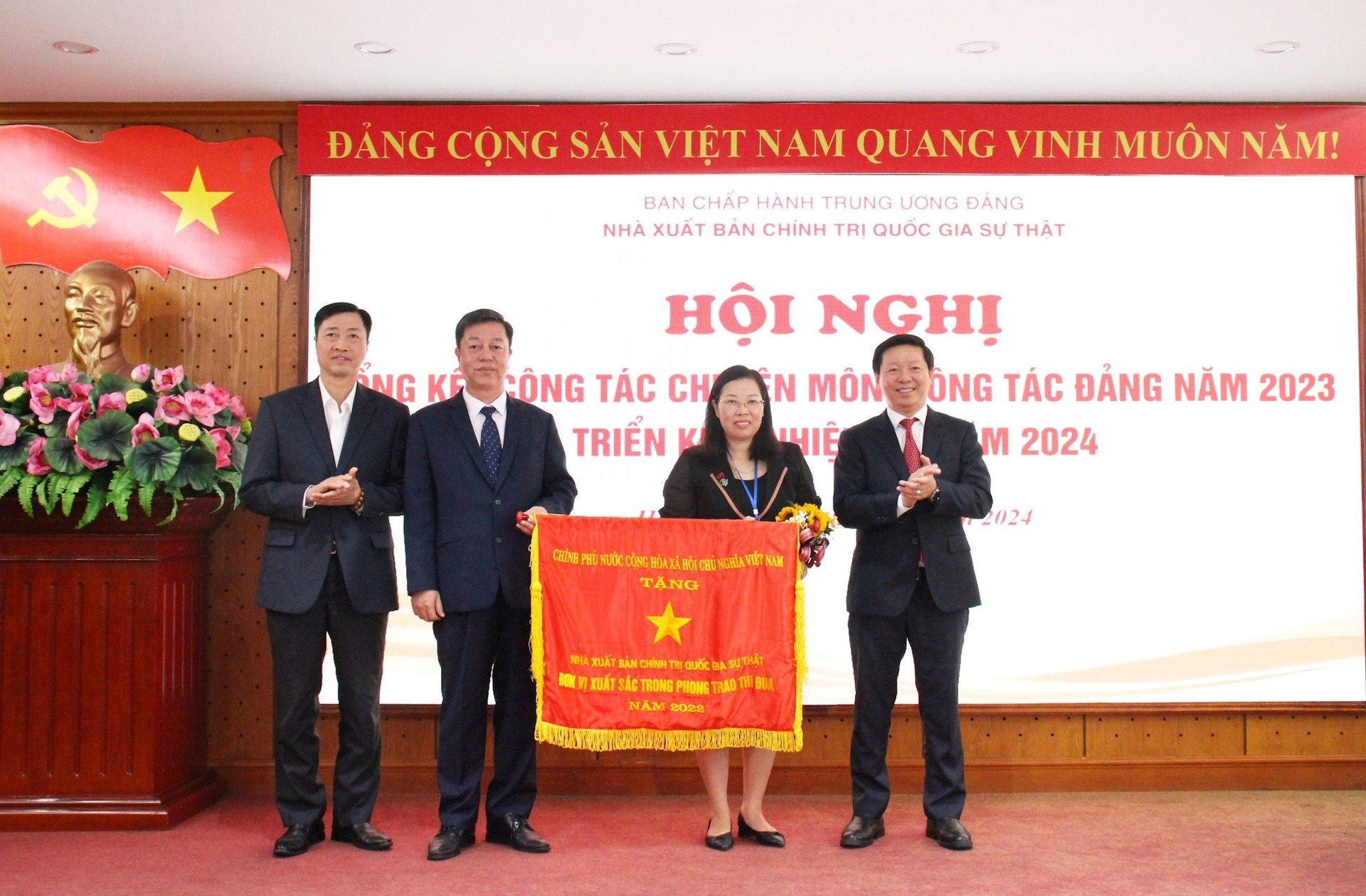 Day manh xuat ban sach dien tu, sach noi ve ly luan, chinh tri hinh anh