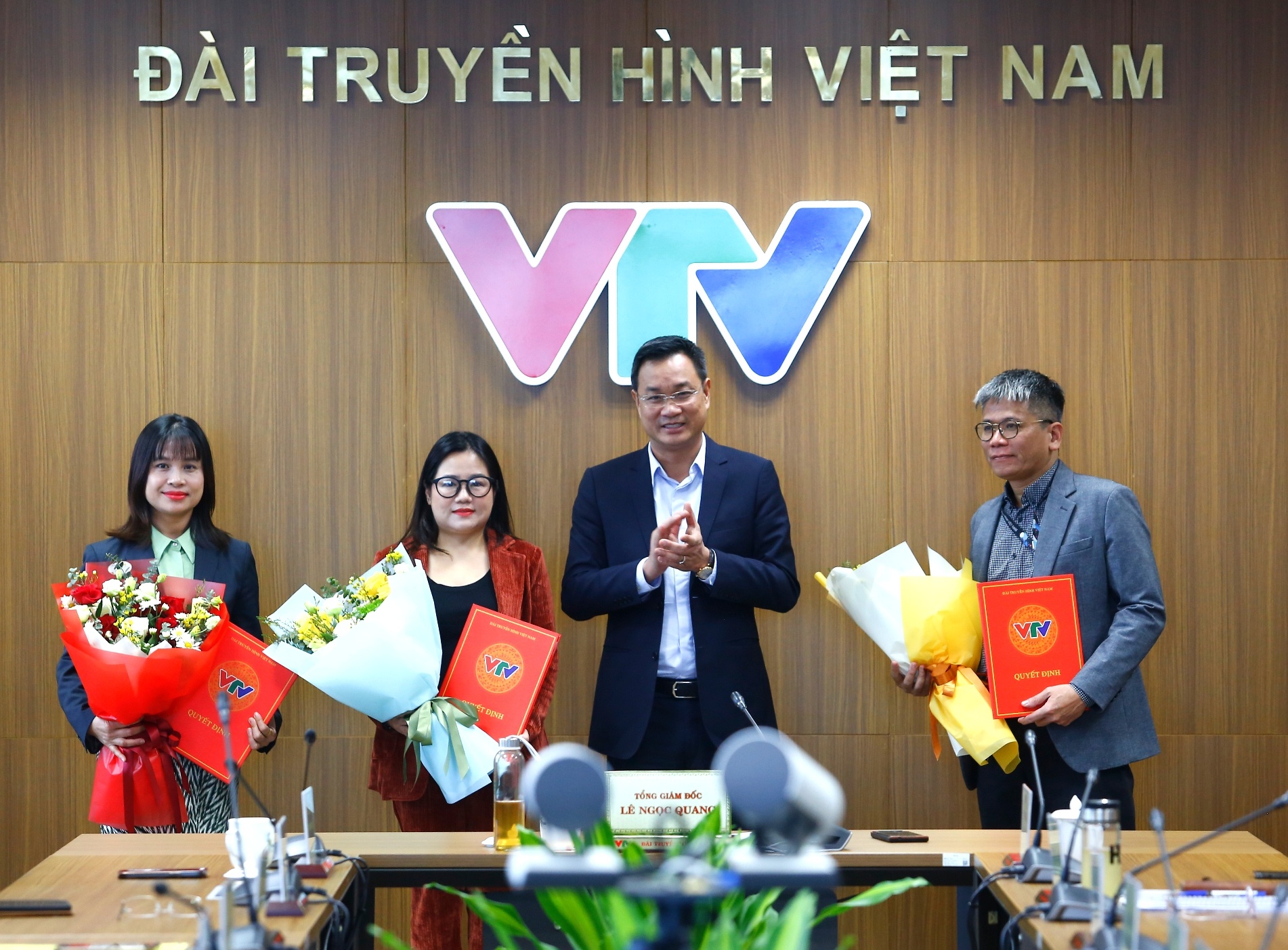 Bo nhiem bao chi anh 1