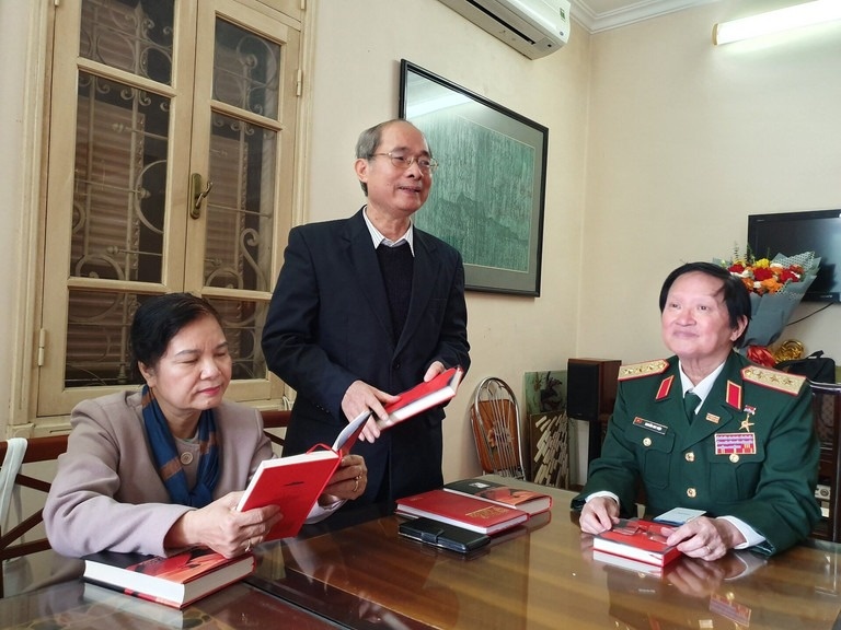 Khac tinh than chet anh 2