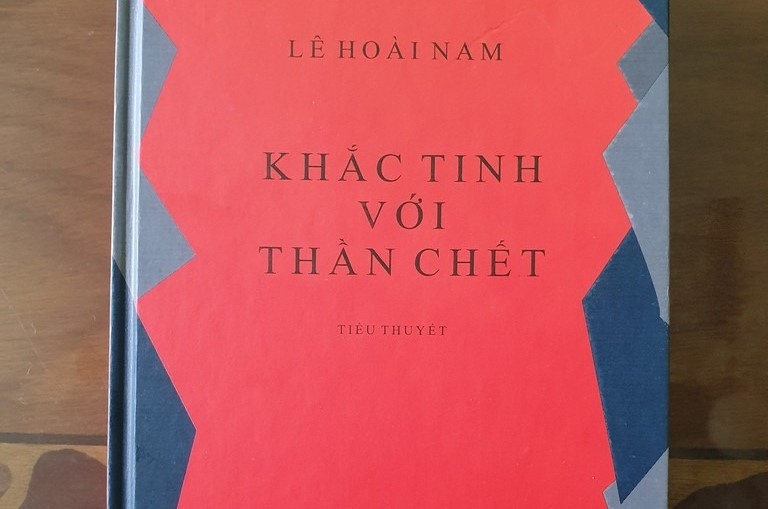 ‘Khac tinh voi than chet’: Tinh yeu nang do chung ta vuot hiem nguy hinh anh