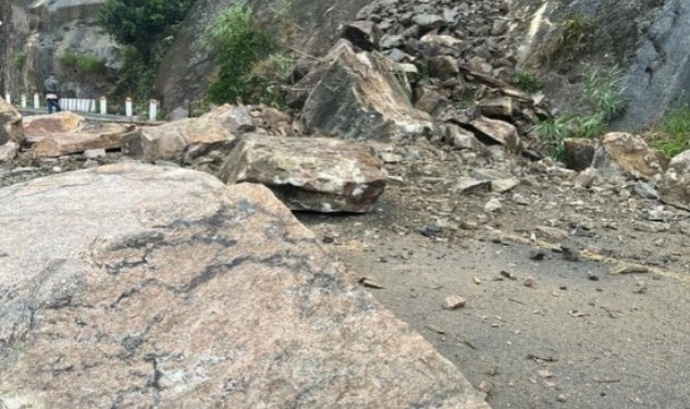 Sat lo tai quoc lo 27C noi Nha Trang – Da Lat, giao thong un tac hinh anh