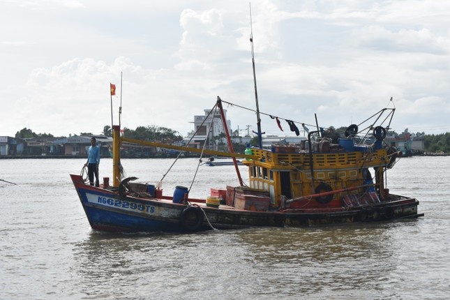Loi ke cua chu tau ca bi nem bom xang o Ca Mau hinh anh