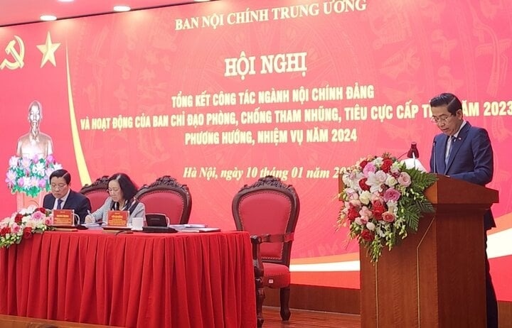 Nam 2023 khoi to hon 2.000 bi can tham nhung hinh anh