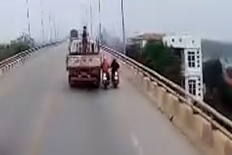 xe tai tong xe may anh 1