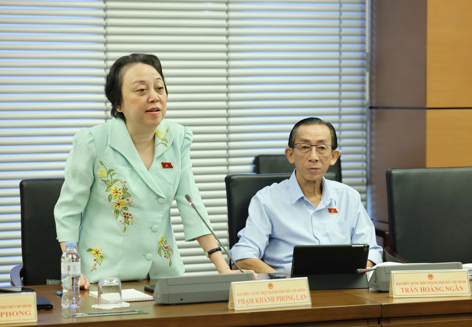 De xuat xem xet lai quy dinh ky luat dang vien sinh con thu 3 hinh anh