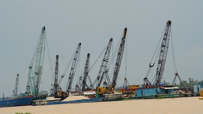 Nguon cat phuc vu cao toc ngay cang kho hinh anh