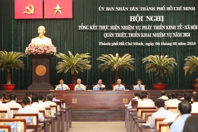 Chu tich Phan Van Mai anh 2