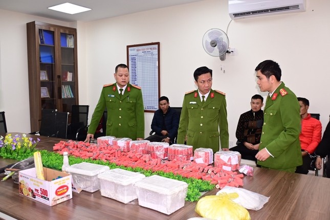 Triet pha nhieu xuong san xuat phao quy mo lon tai Hai Phong hinh anh