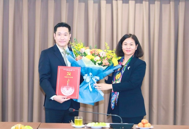 trao quyet dinh can bo anh 1