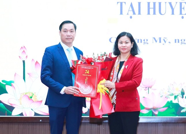 trao quyet dinh can bo anh 3