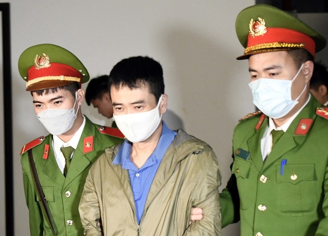 Cong ty Viet A doi cac ‘doi tac’ tra no 700 ty tien kit test, vat tu hinh anh