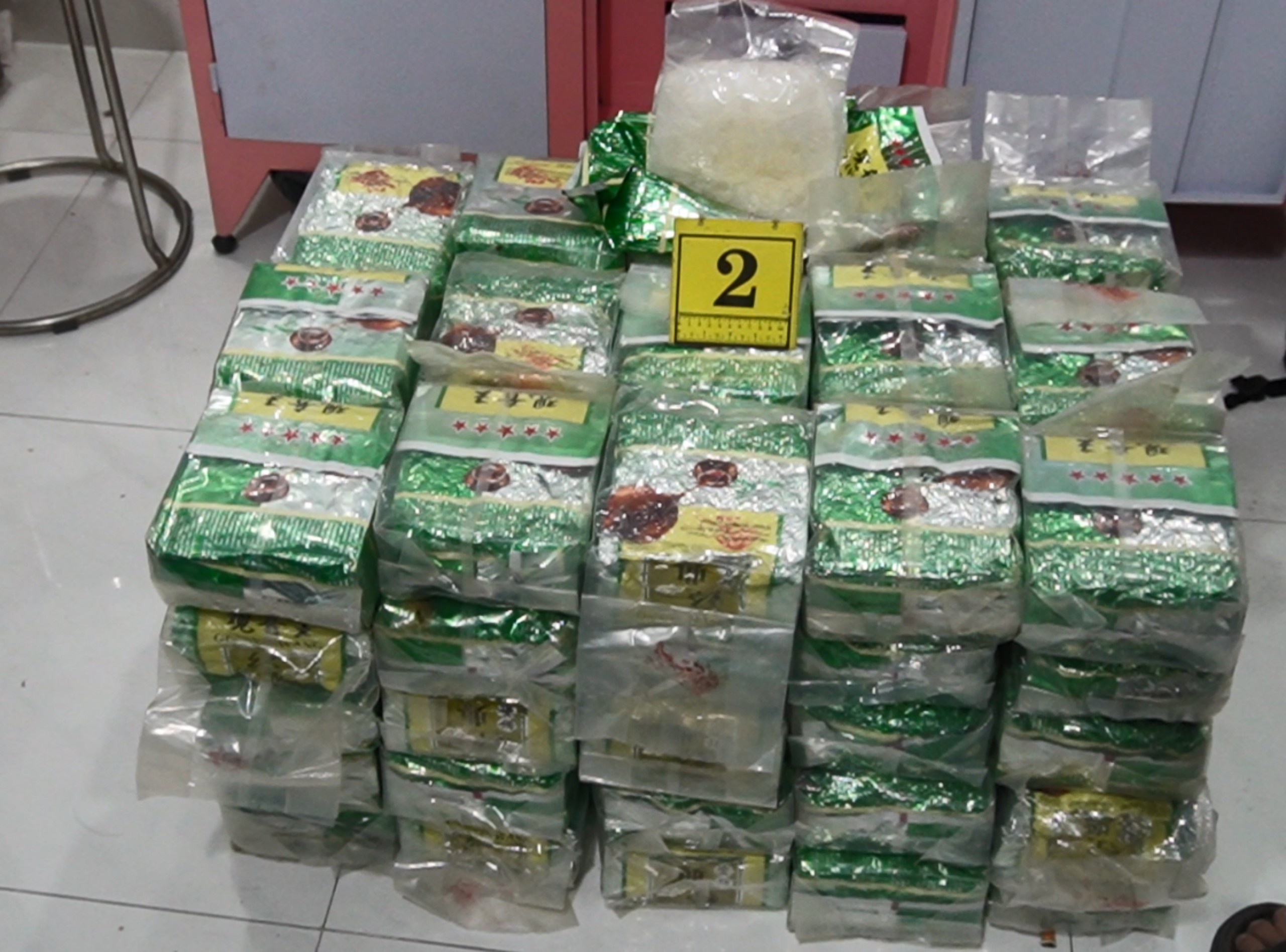 Cong an TP.HCM thu giu 290 kg ma tuy trong duong day xuyen quoc gia hinh anh