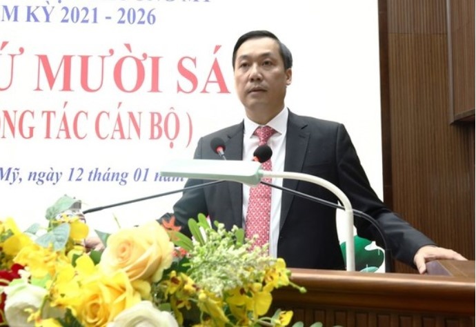 Ong Nguyen Anh Duc duoc bau lam Chu tich huyen Chuong My hinh anh