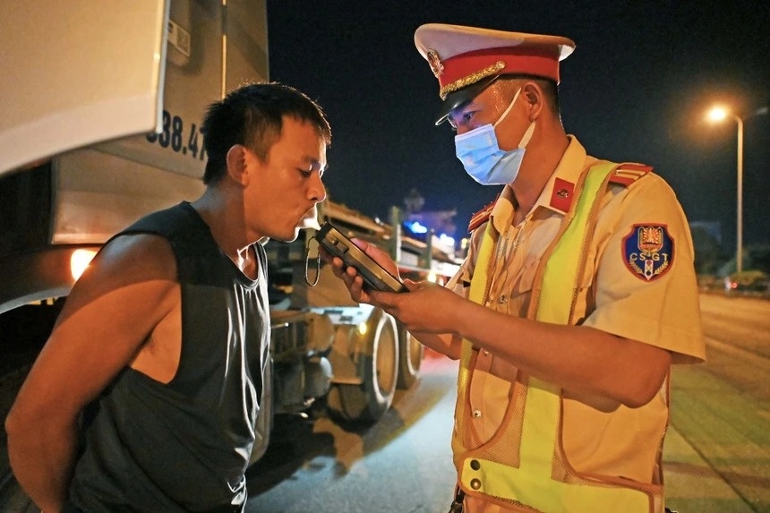 Ha Noi xu ly 73.000 tai xe vi pham nong do con trong nam 2023 hinh anh