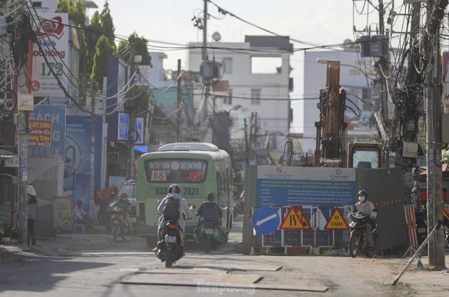 TP.HCM dung thi cong dao duong 15 ngay trong dip Tet Nguyen dan hinh anh