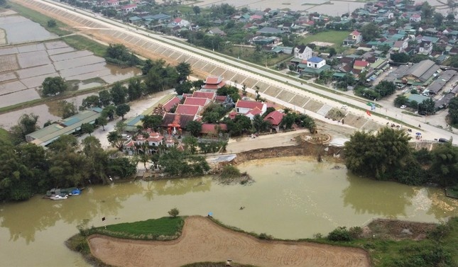 Sat lo bo song, ngoi den tram tuoi o Ha Tinh bi ‘uy hiep’ hinh anh