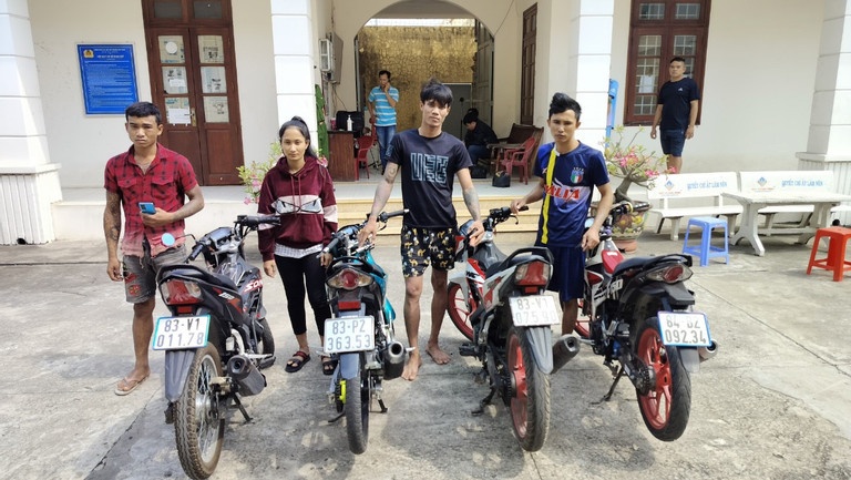 Nhom nguoi gia canh sat de cuop tai san nguoi di duong o Long An hinh anh