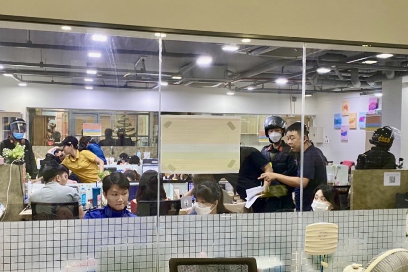 bat nhom tin dung den anh 1