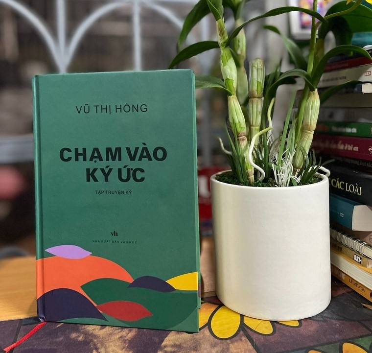 Nhat ky chien truong xuc dong cua nha van Vu Thi Hong hinh anh