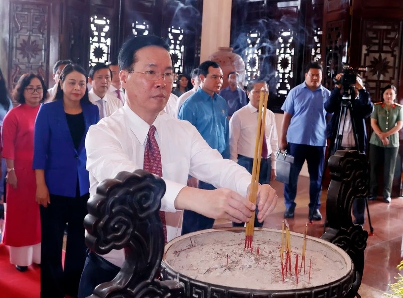 Hoat dong cua Chu tich nuoc Vo Van Thuong tai tinh Vinh Long hinh anh