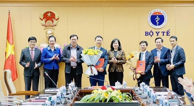Bo truong Bo Y te bo nhiem nhieu lanh dao Cuc, don vi quan trong hinh anh