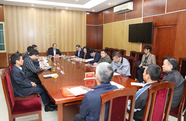 Chinh quyen ‘quen’ cap dat dich vu cho ba ho dan o Ha Noi hinh anh