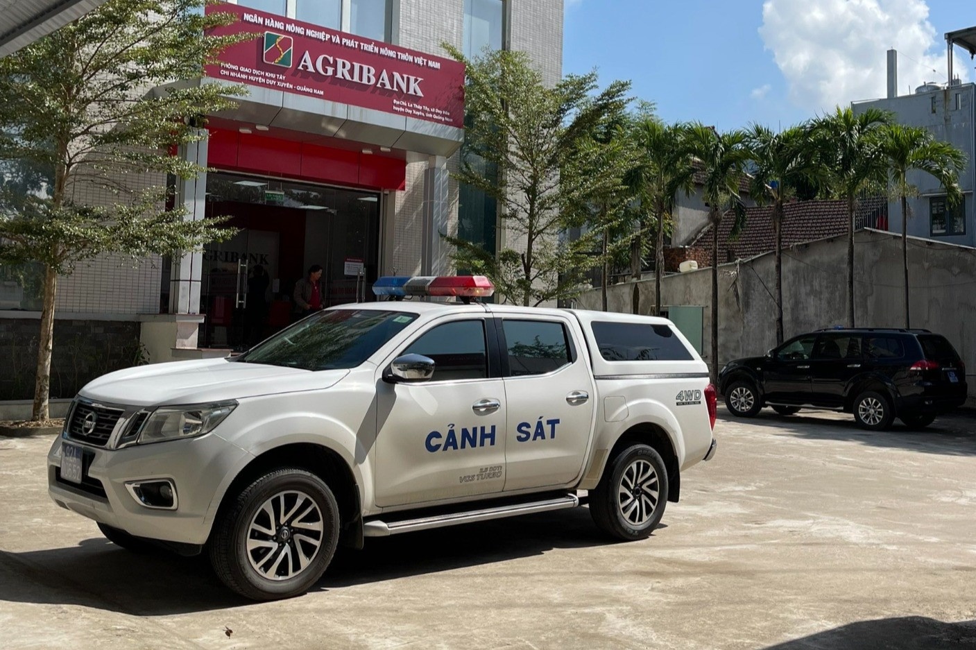 Truy bat 2 nghi pham cuop ngan hang o Quang Nam hinh anh