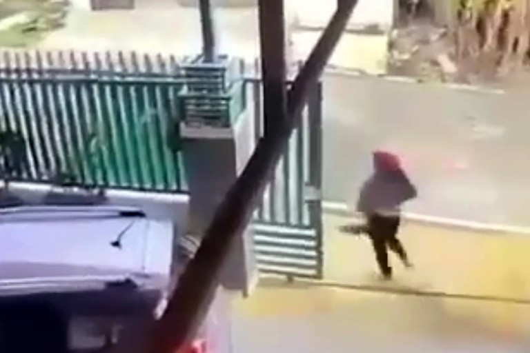 Nu giao vien mam non bi hang xom tat xang, cham lua dot o Lam Dong hinh anh