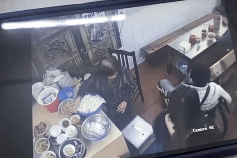 Giai quyet thau tinh dat ly vu TikToker to bi ‘duoi khoi quan pho’ hinh anh