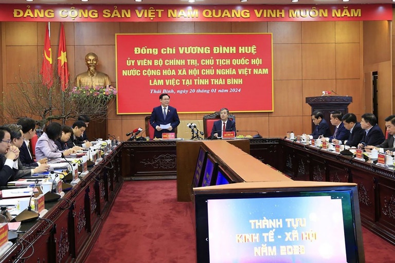 Chu tich Quoc hoi anh 3