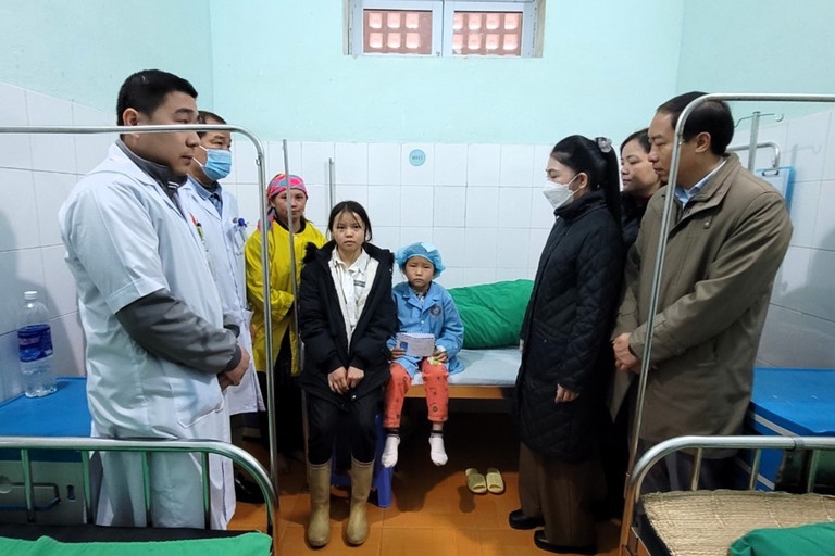 Lam ro viec be gai 9 tuoi o Ha Giang nghi bi nguoi la bat coc hinh anh