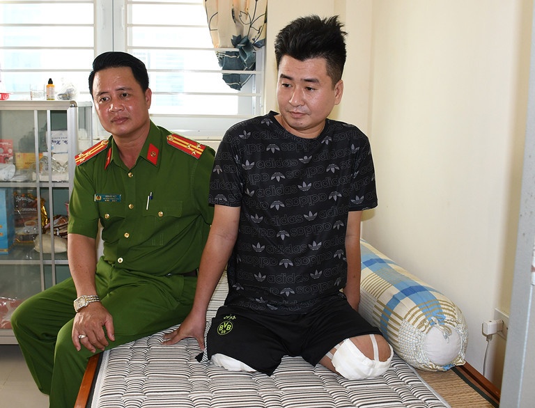 Dien bien moi vu dai uy cong an bi dut lia 2 chan khi bat cat tac hinh anh