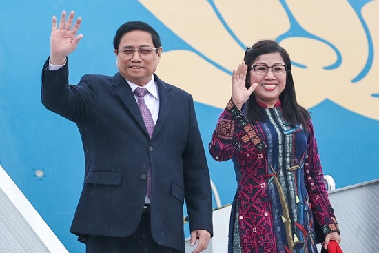 Thu tuong Pham Minh Chinh va phu nhan bat dau tham chinh thuc Romania hinh anh