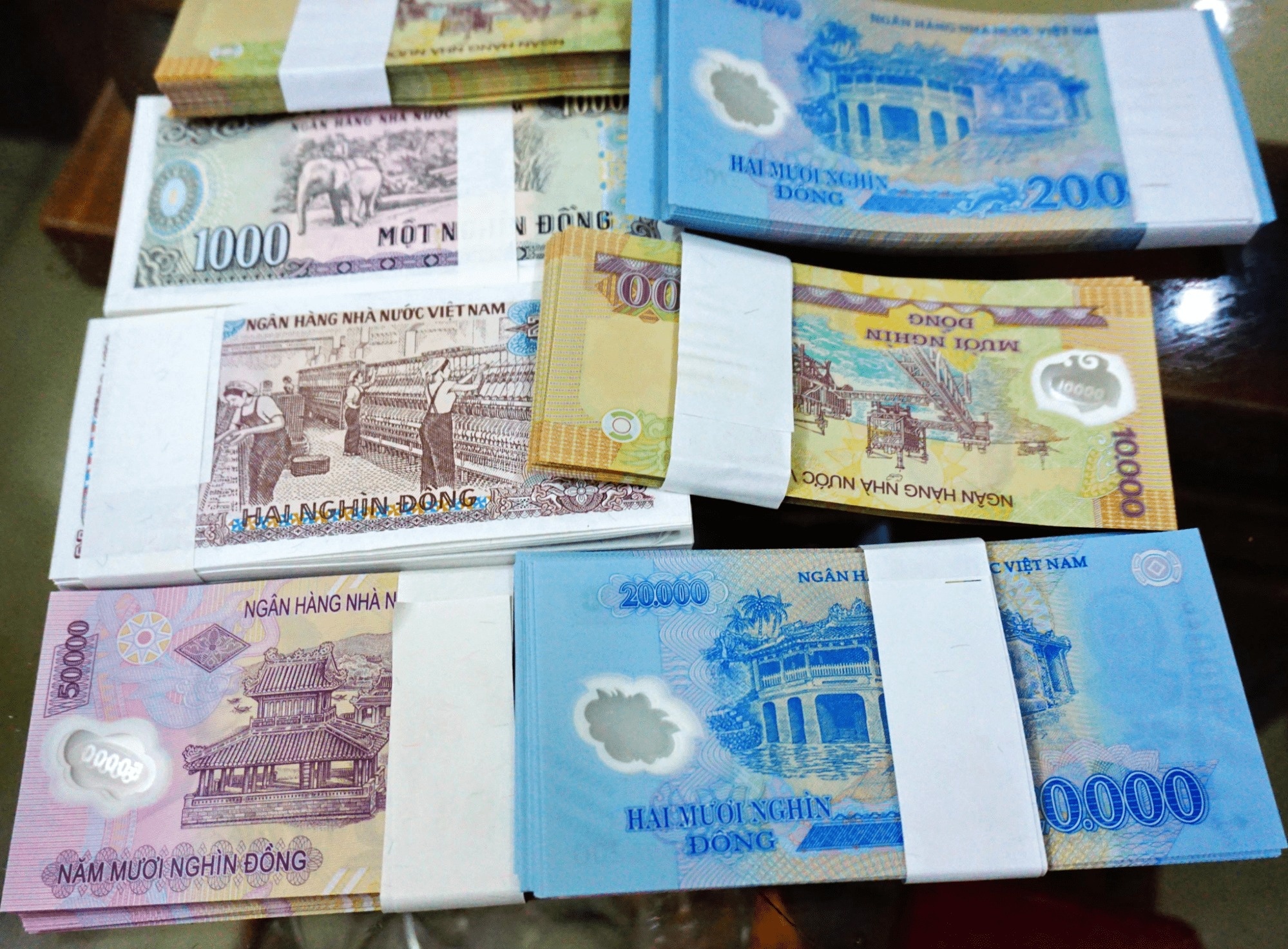 Canh bao viec trao doi tien le, tien moi trong dip Tet hinh anh